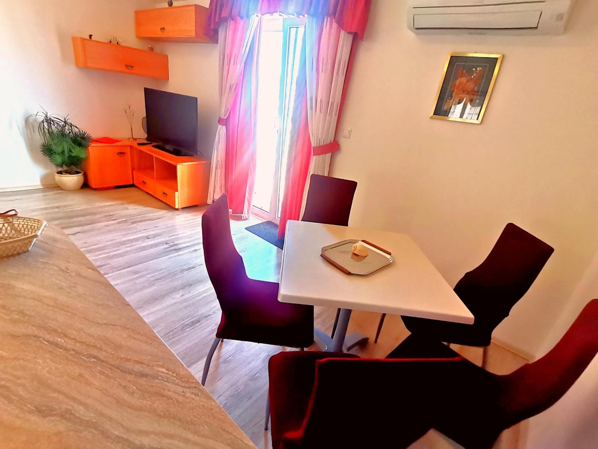 Green & Orange Apartament *