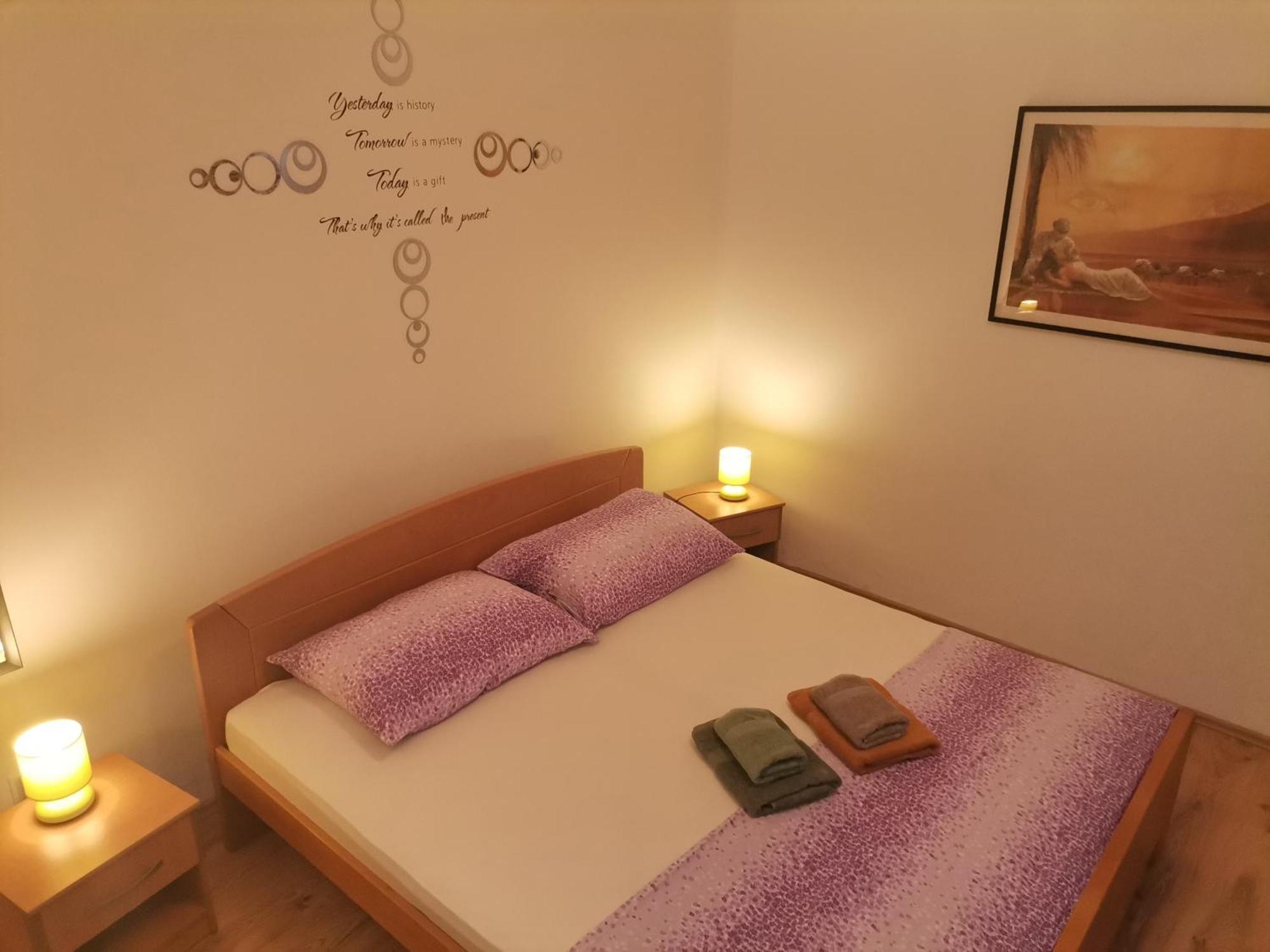 & Orange Apartment *